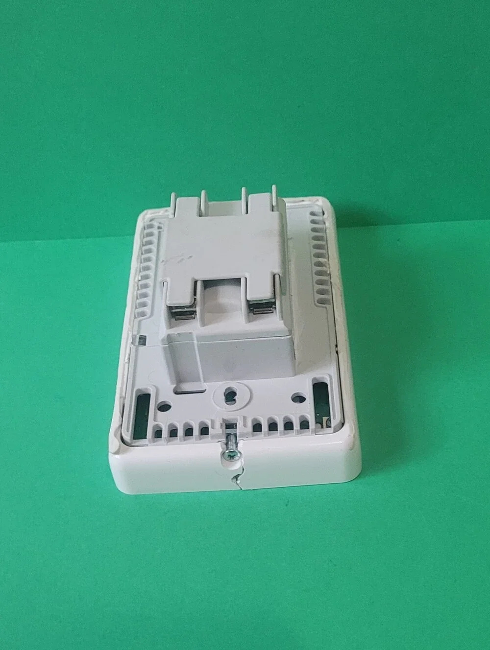 Schluter-DITRA-HEAT programmable touchscreen thermostat for heating cables.